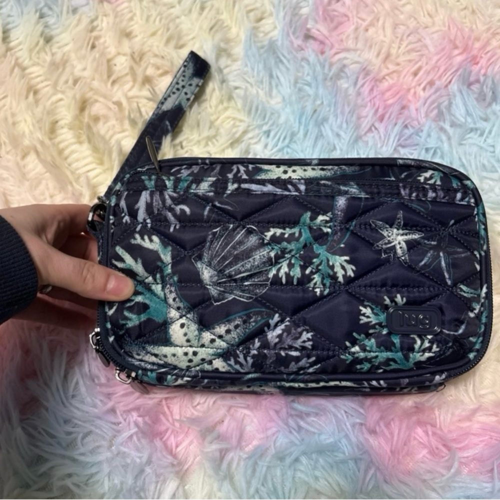 Lug NWOT Roundabout Wristlet Crossbody Travel Bag Purse in Stars and Shells